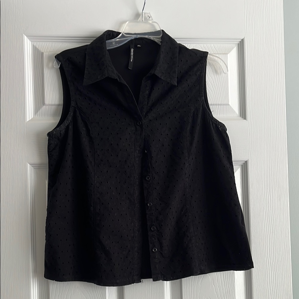 Black Sleeveless Notched Collar Button Down Shirt